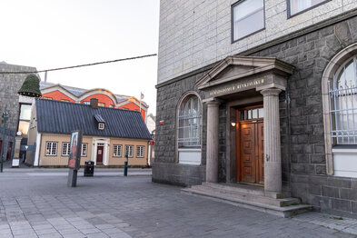 Framlengja gæsluvarðhald yfir fimmmenningunum