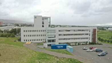 Flytja aftur út sökum myglu